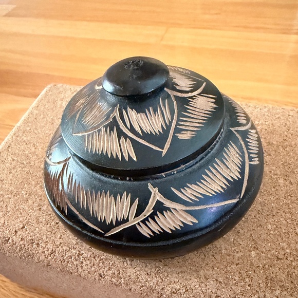 Black Wood Hand Carved Container, Bowl with Lid Carved Design African Inspired - Picture 2 of 12